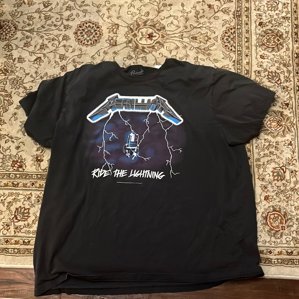 Metallica black graphic tee